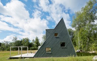 Une maison au profil triangulaire en Suède - Batiweb